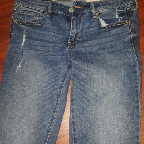 Abercrombie & Fitch - Picture 2 of 3